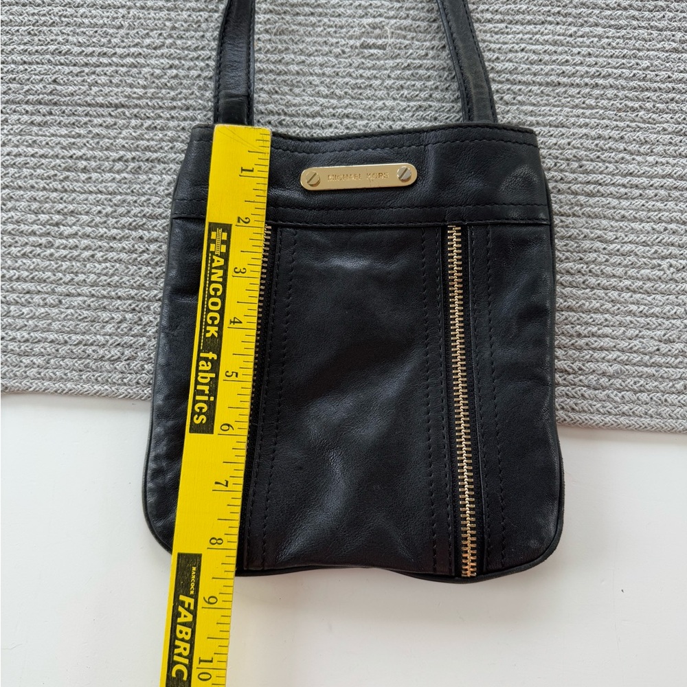 Michael Kors Moxley Black Leather Zipper Detail Crossbody Bag Purse - Picture 6 of 10